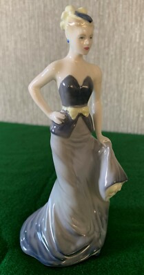 COALPORT BONE CHINA LADY PUPPE IN VOGUE PERFEKT