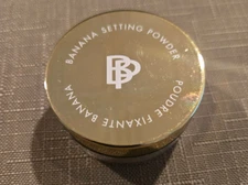 BELLAPIERRE COSMETICS Banana Setting Powder in Medium 4g/0.14oz Full Size