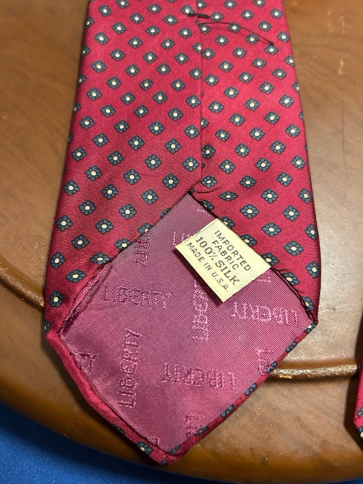 Corbata Liberty Of London roja 100 % seda lunares para hombre Foto 4 de 4