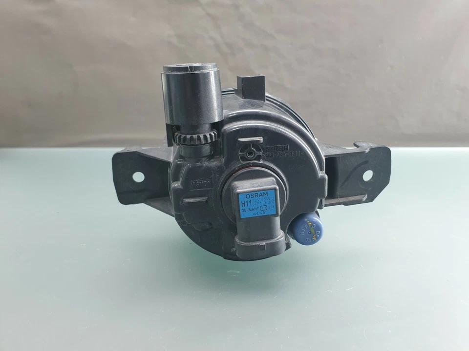 Faro antiniebla derecho original BMW X1 X3 X5 E70 E83 E84 7184318 Valeo Foto 2 de 4