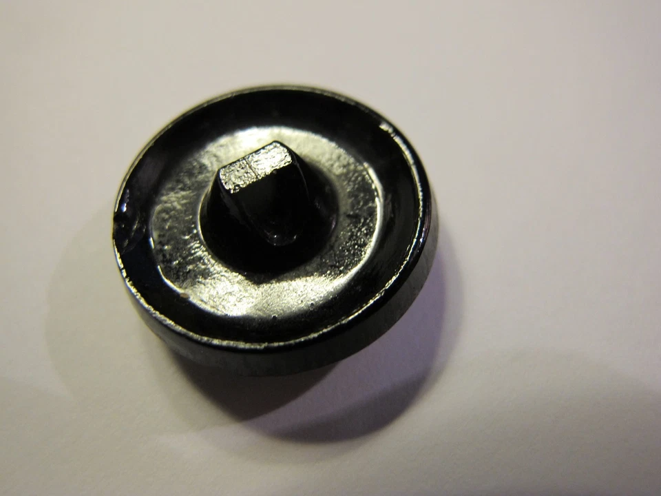 4 GLASS BUTTONS - black & silver. Round shank. Gradual 2.2 cm to 1 cm. Vintage. - Image 3 of 4
