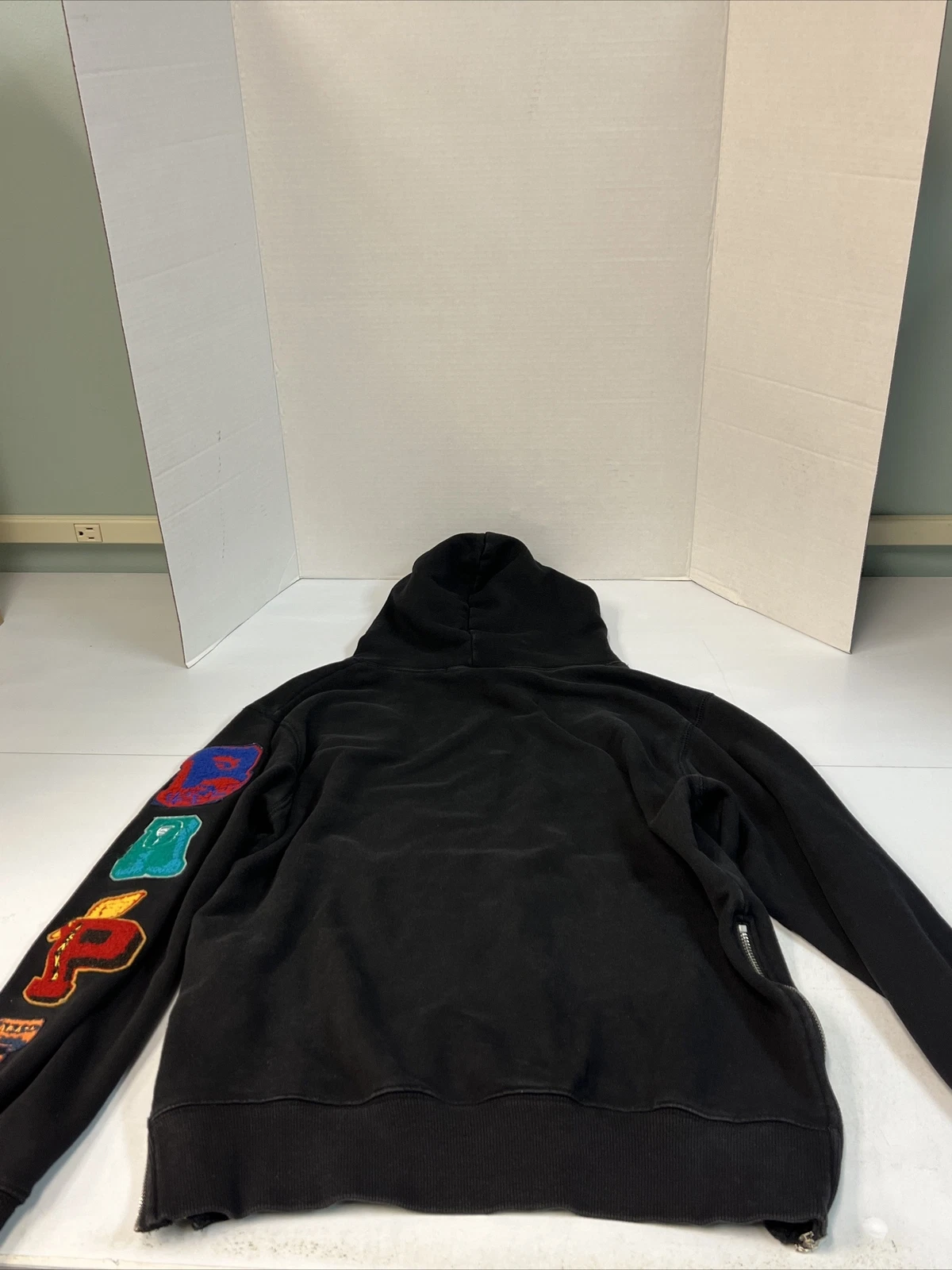 A BATHING APE (BAPE) Felpa con cappuccio con cerniera laterale ricamo testa a scimmia nera taglia L usata