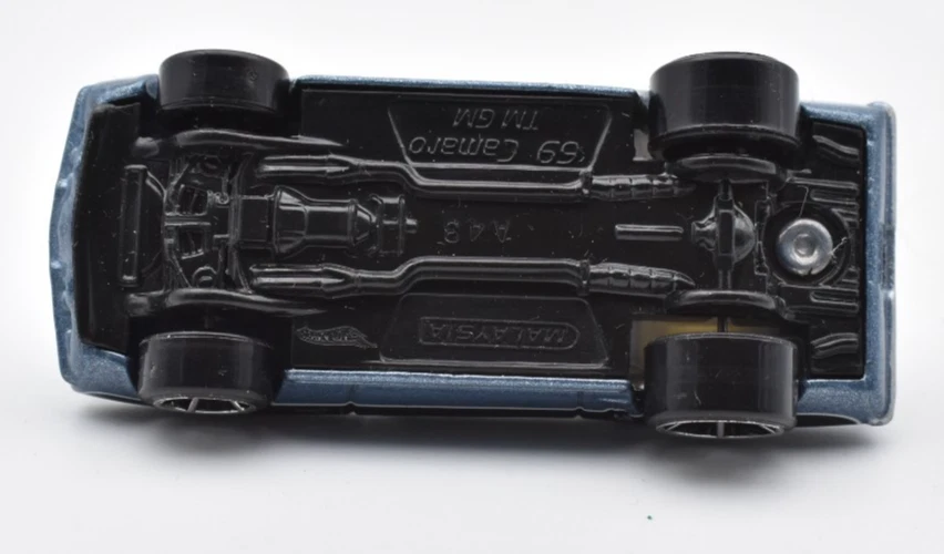 Chevrolet Camaro 1969 Treasure Hunt 2008 Hot Wheels, ruedas OH5. Base Malasia Foto 4 de 4