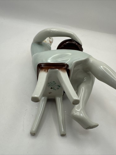 Hungarian Hollohaza Kezzel Festett Porcelain Girl with Apple Pie Figurine VTG - Picture 13 of 14