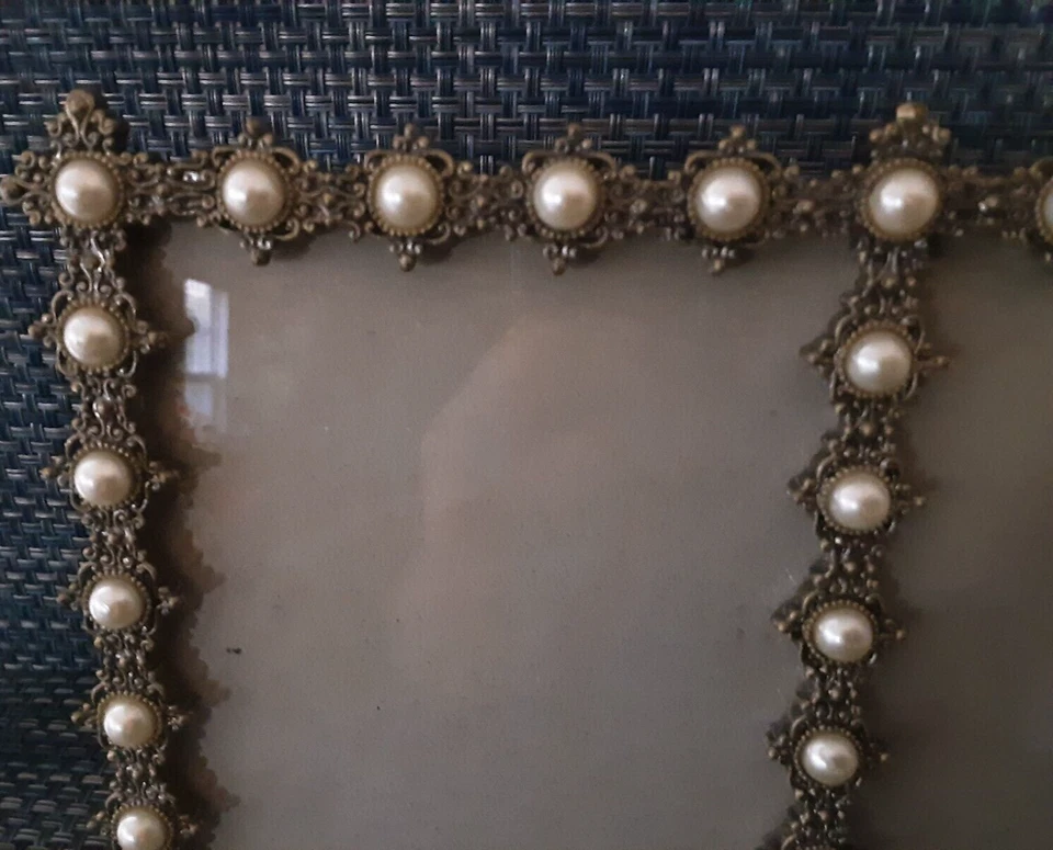 Marco de fotos doble de metal ornamentado perla blanca sintética tono plata 9x7" Foto 4 de 4