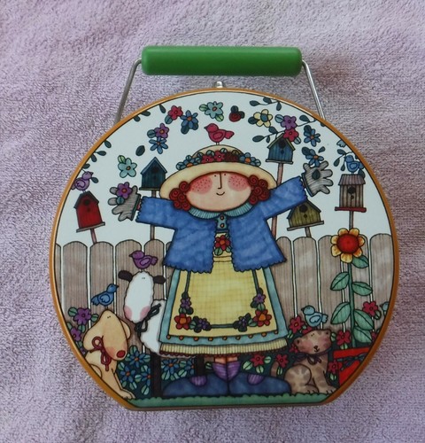 FUNDA DE HOJALATA COLECCIONABLE SUE DREAMER FALL CON ASA/PESTILLO - Imagen 2 de 10