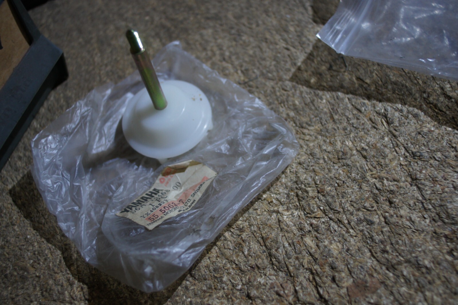 YAMAHA GENUINE YZ490 yz250 yz125 AIR BOX AIR FILER BOLT SCREW 56a14468