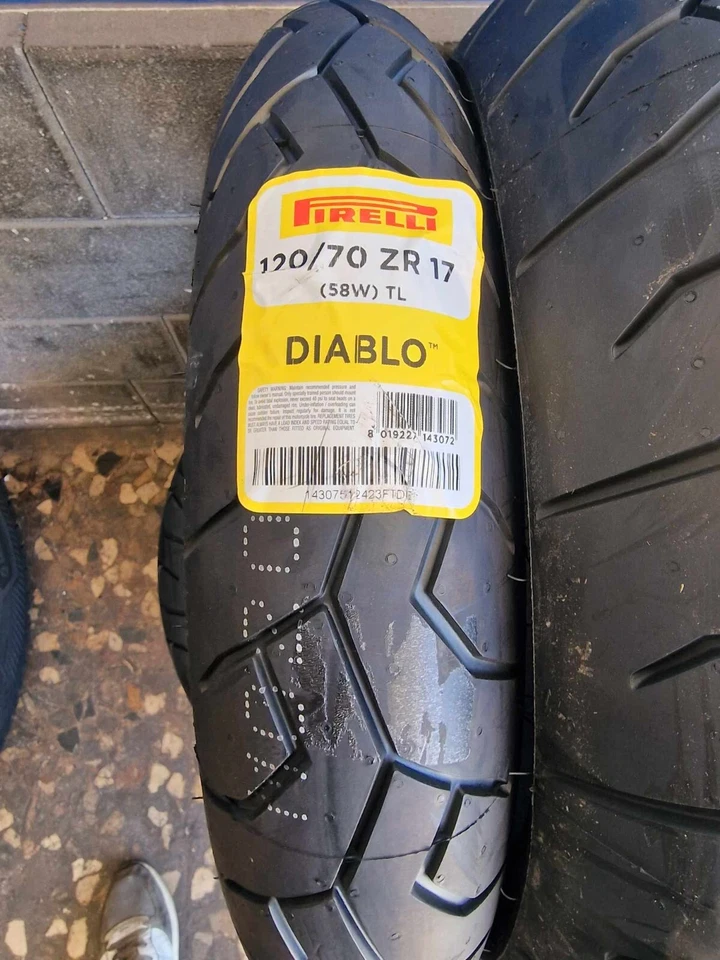 Pneumatico ANTERIORE 120/70 ZR17 58W PIRELLI DIABLO DOT 24/25