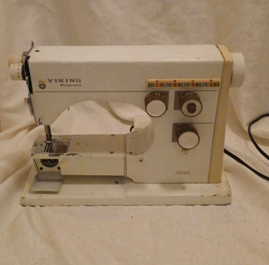 Vintage Viking Husqvarna Sewing Machine Model 6030 - For Parts Or
