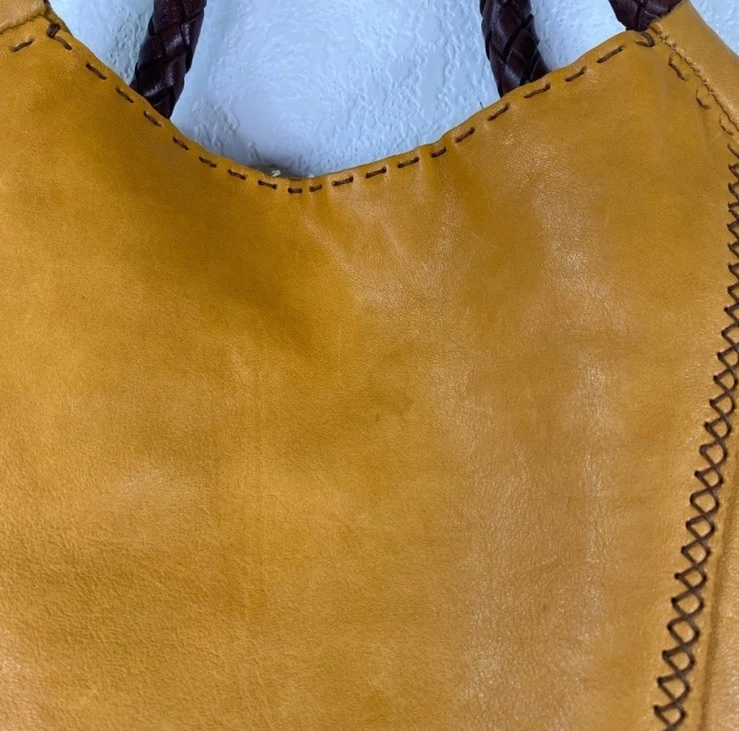 Bolso de hombro de cuero tostado dorado Carla Mancini Foto 4 de 4