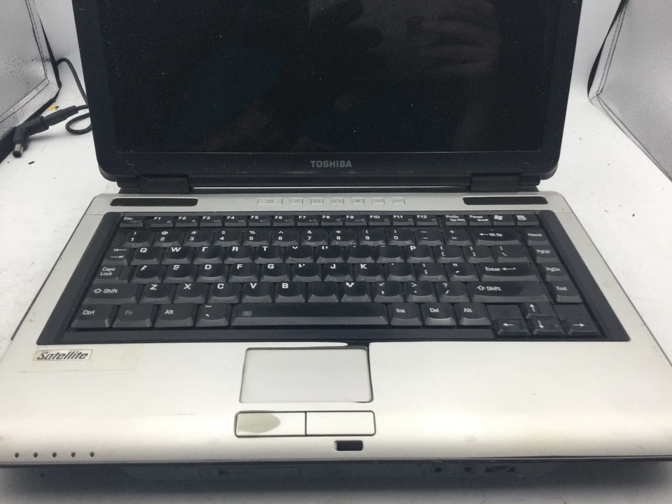 SATELLITE M105-S3041 - FOR PARTS - INTEL CORE SOLO - NO RAM -READ DESCRIPTION-BB - Image 3 of 4