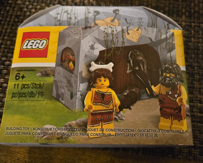 LEGO 5004936 - Collectible Minifigures - Iconic Cave - 2017