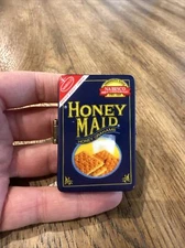 PHB Midwest of Cannon Falls - Nabisco Honey Maid Honey Grahams w/Cracker Trinket