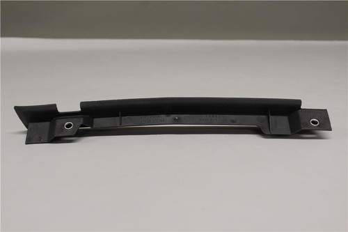 8X0121331 Left Radiator Seal Audi A1 2011-2014 New Genuine Part - Picture 2 of 5