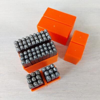 ImpressArt Bridgette Großbuchstaben Kleinbuchstaben Stanzzahlen Metall Stempelset 3mm 