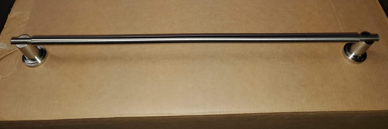 GROHE 40309EN0 "ATRIO" 24 INCH TOWEL BAR- BRUSHED NICKEL (198189)