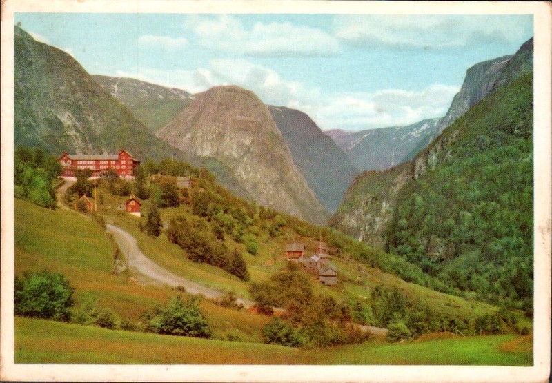 NICE VINTAGE  POSTCARD -  STALHEIM TOURISTHOTELL    NOERBOEDALEN   NORWAY