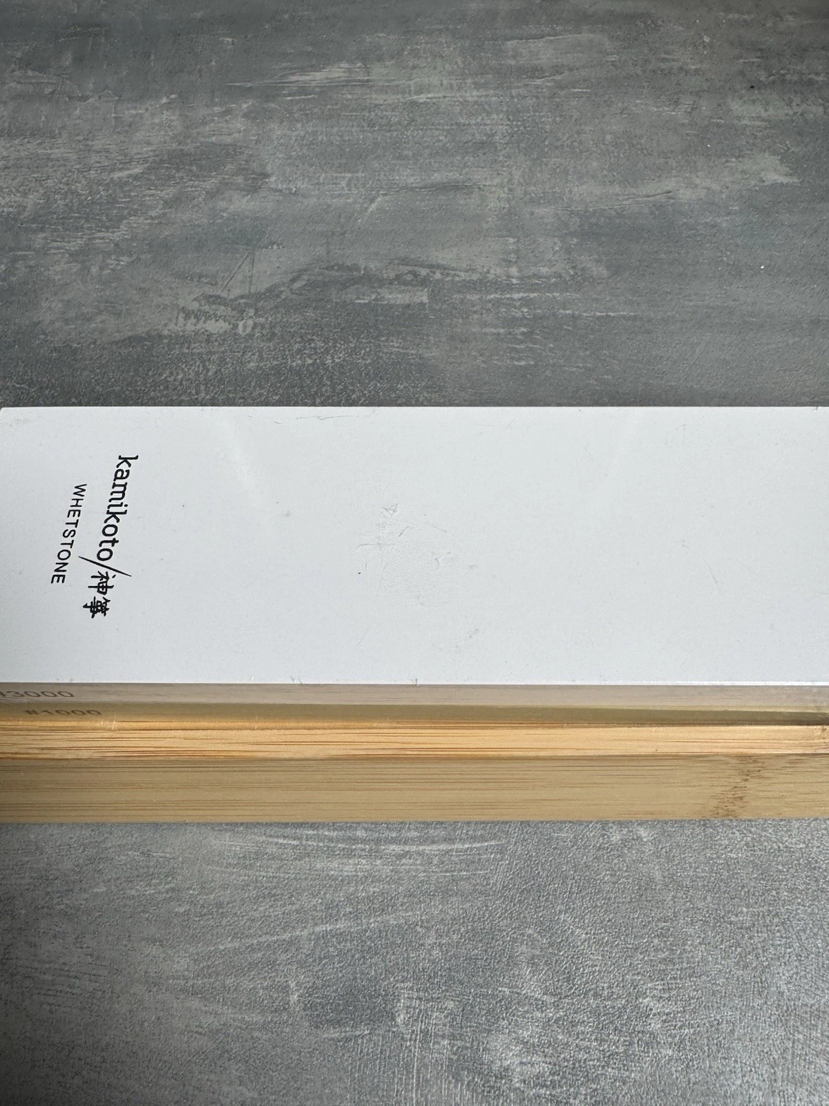 Kamikoto Toishi Sharpening Whetstone 1000/3000 Bamboo Stand Brand New 8