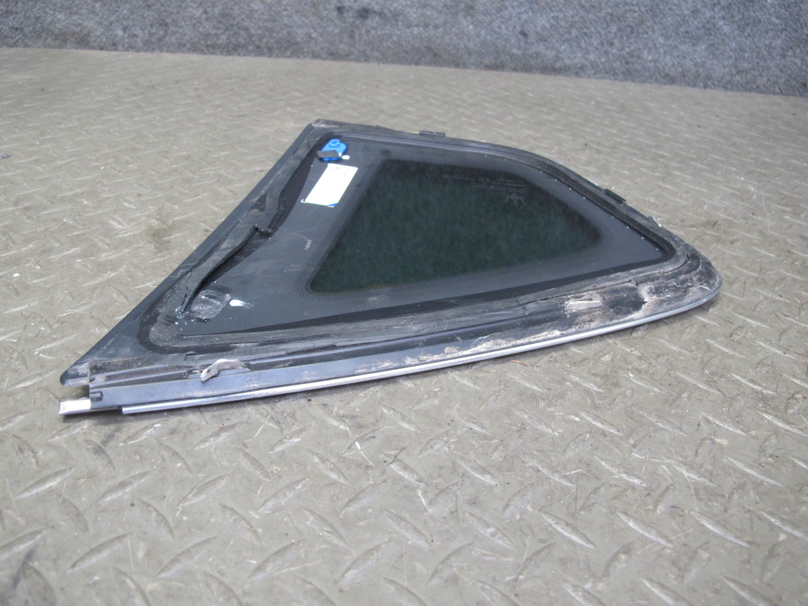 2017-2020 MASERATI LEVANTE M161 REAR LEFT SIDE QUARTER CORNER GLASS WINDOW