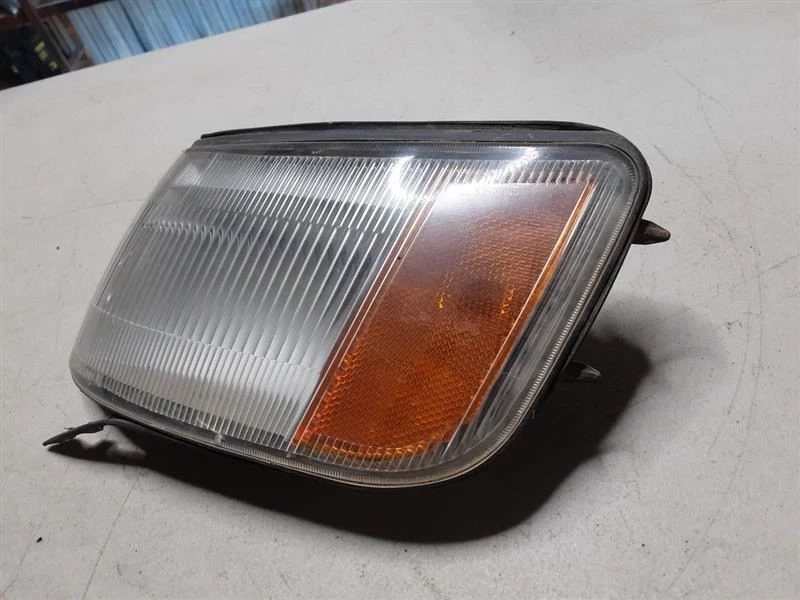 Luz de giro de lámpara de estacionamiento/esquina del conductor se adapta a 92-96 SUMMIT 9797513 Foto 2 de 4