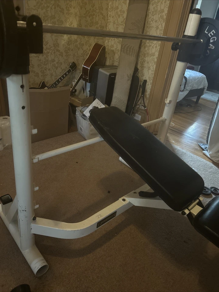 Скамья/стойка для приседаний с весами 200+фунтов 1-дюймовых пластин.  - Изображение 3 из 3