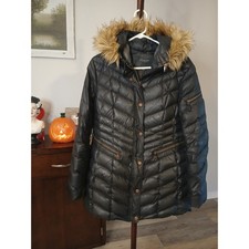CDATA[
Marc New York Womens Brown Faux Shearling Coat Size XS
Nostalgik Vibes | Marc New York (Andrew Marc)
Item Details
| Brand: | Marc New York / Andrew Marc |
| Size: | XS (Womens) |
| Color: | Brown / Camel |
| Style: | Faux Shearling / Faux Fur Coat |
| Department: | Womens |
| Condition: | New without tags – excellent unworn condition |
About This Coat
Cozy Marc New York (Andrew Marc) womens faux shearling coat in a warm brown/camel tone. Structured silhouette with shearling-style lining for warmth – perfect winter statement piece. Size XS.
What You Get
One (1) Marc New York womens faux shearling coat in size XS, in new-without-tags condition. From a smoke-free home.
Shipping & Packaging
- Coat shipped folded in a poly mailer.
- USPS Ground Advantage with tracking included.
- Ships within 1-2 business days of cleared payment.
- Combined shipping available – message us before checkout for a custom invoice.
Returns
30-day returns accepted. Buyer pays return shipping. Item must be returned in the same condition it was sent.
Thanks for stopping by! Check out our other listings for more vintage, anime, and pop-culture finds.
Visit us at nostalgikvibes.com
![