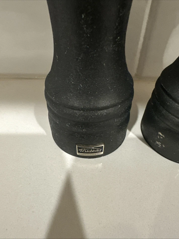 Juego de molinillo de sal y pimienta Trudeau Graphite 6" Foto 3 de 4