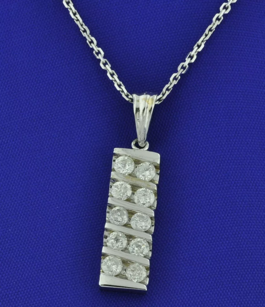 Pre owned diamond pendant deals