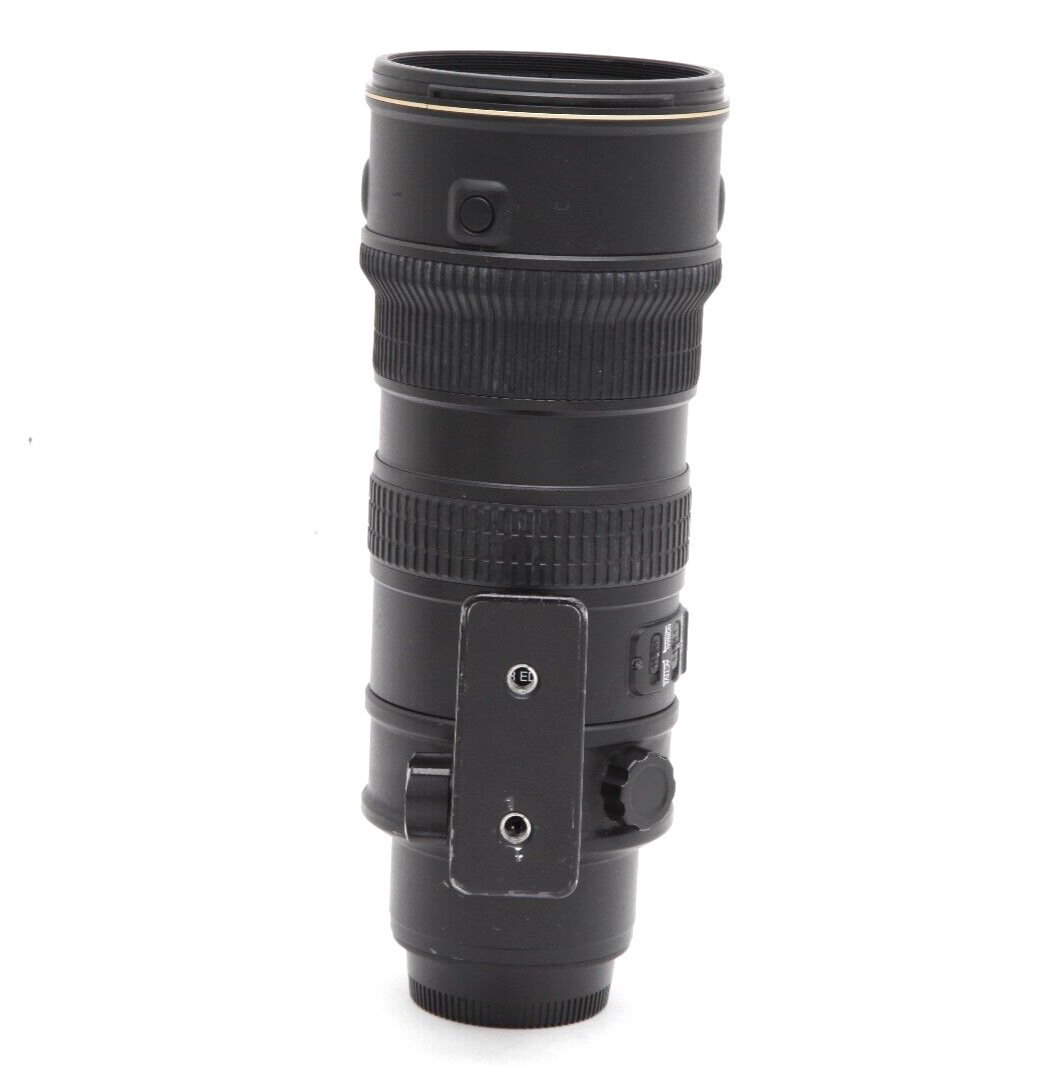 Nikon AF-S NIKKOR 70-200mm f2.8 G ED VR Lens with Hood Nikon AF-S NIKKOR 70-200mm f2.8 G ED VR Lens with Hood