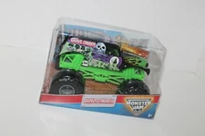 NEW FACTORY SEALED Hot wheels Monster Jam Die-Cast Metal Body Grave Digger Scale