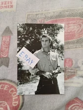 BURT REYNOLDS AS QUINT, GUNSMOKE TV SHOW, GLOSSY B&W, 4X6 PHOTO,  NEW 