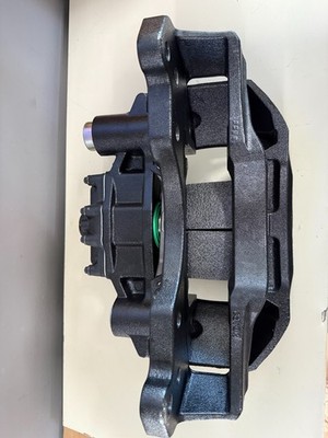Genuine Hendrickson/Wabco/Pan-22 Right Hand Air Disc Caliper with Hardware 
