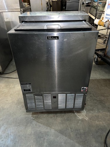Perlick FR24 24″ Glass Froster With Stainless Steel Slide Top, 115 V