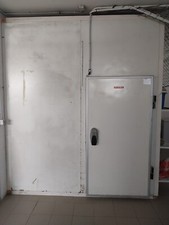 Cella frigo positiva misure 2.60×2.40×2.80 colore bianco con pavimentazione 