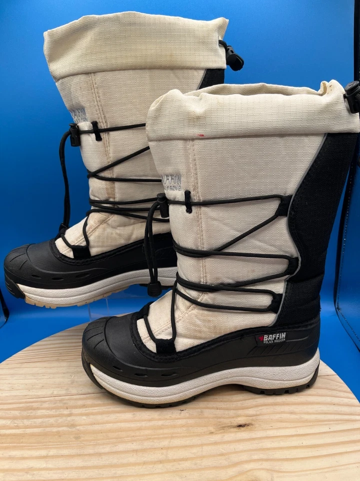 Bota de Nieve Baffin Snogoose Para Mujer Talla 8M Blanca Negra Nylon Con Cordones Impermeable Foto 4 de 4