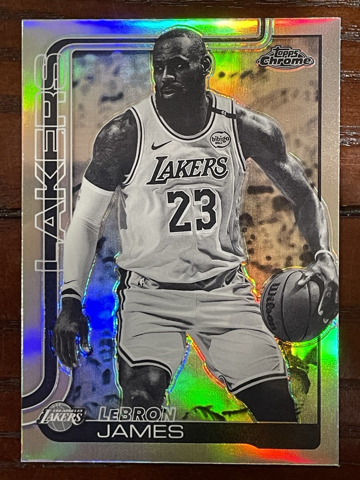 Topps 2025-26 Topps Chrome Negative Refractor LeBron James #127 Lakers