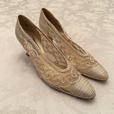 Stuart Weitzman Women  s Vintage 90s Kitten Heel Pumps Champagne Size 8.5 AA