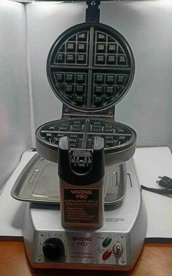 Waring Pro WMK300A Belgium Waffle Maker Rotating Restaurant Style W/Plate-Tested - Image 4 of 4