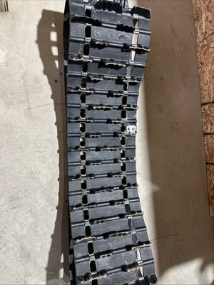 CAMOPLAST SNOWMOBILE TRACK 121'' LONG 15'' WIDE 1.75'' LUG 2.86'' PITCH  504152554
