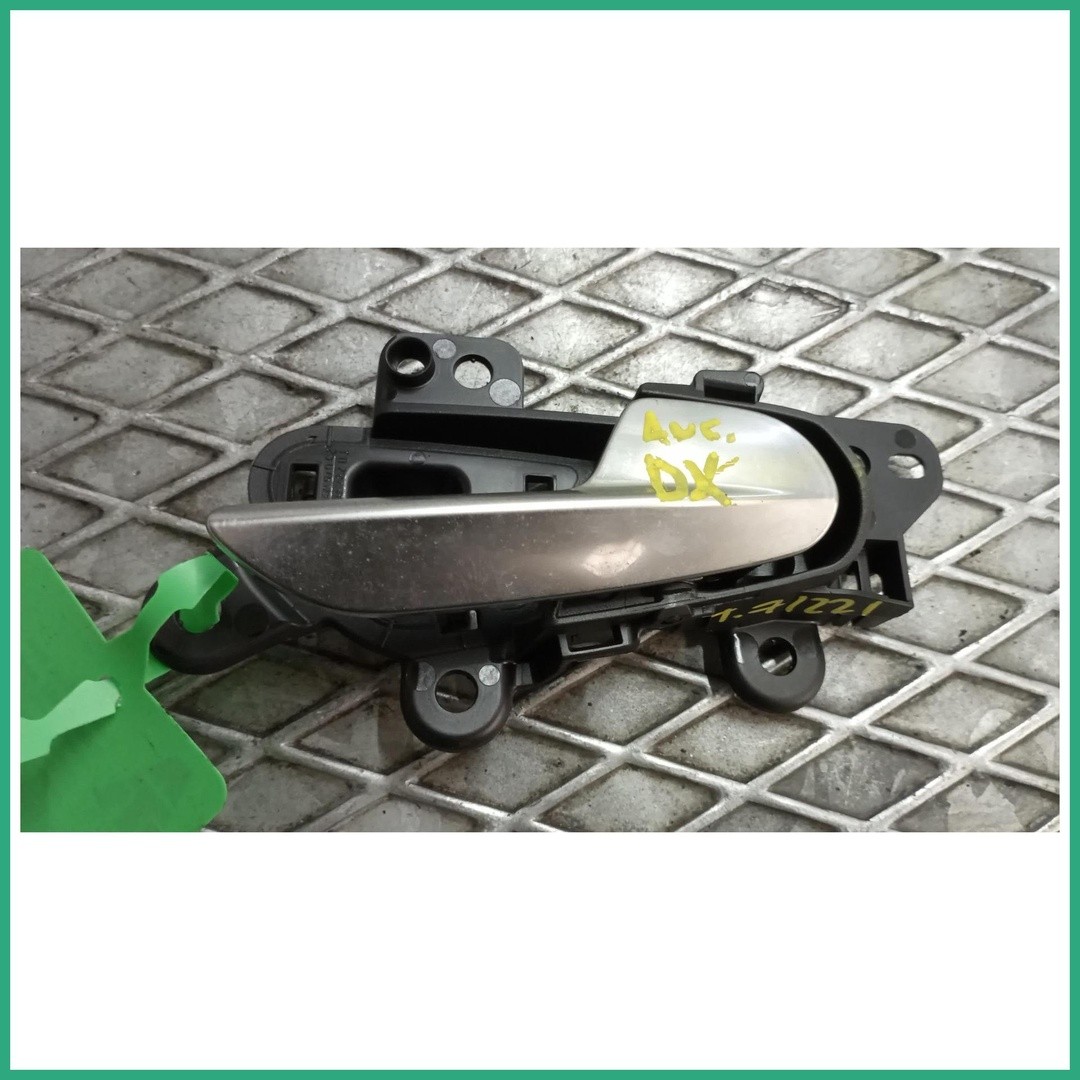 Maniglia Interna Porta Anteriore Destro DX Jeep Avenger 735770892 2023 Usato