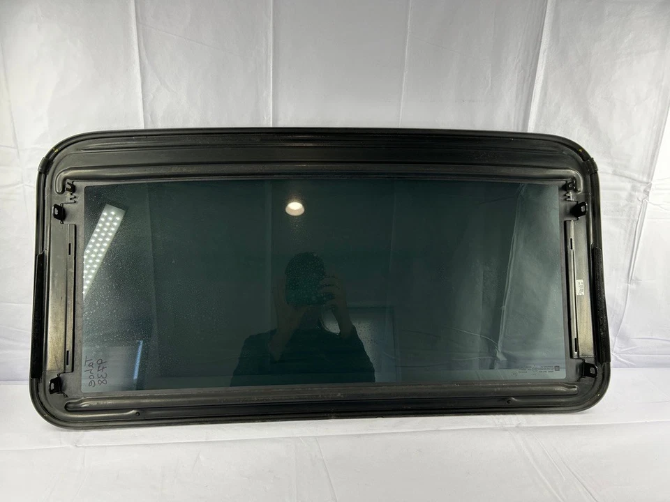 2007-2014 雪佛兰 Suburban Tahoe 天窗玻璃组件 原始设备制造商 — 第 2/4 张图片
