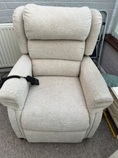 Mobility Electric rise and recliner chair creme RRP £1k