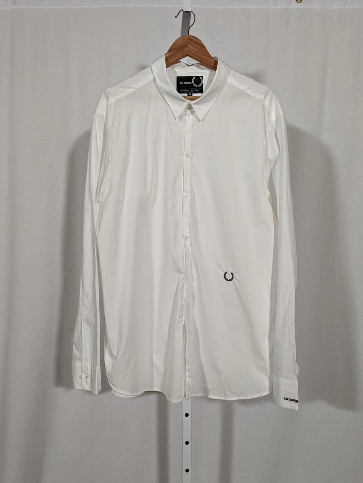 Camisa Fred Perry x Raf Simons Blanca Bordada Logo Blanca Grande Mínima XL  Foto 2 de 4