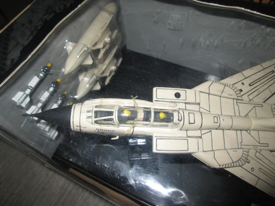 forces of valor 1/72 U.K PANAVIA TORNADO GR.1 KUWAIT 1991!! NUOVO!! - Immagine 3 di 4