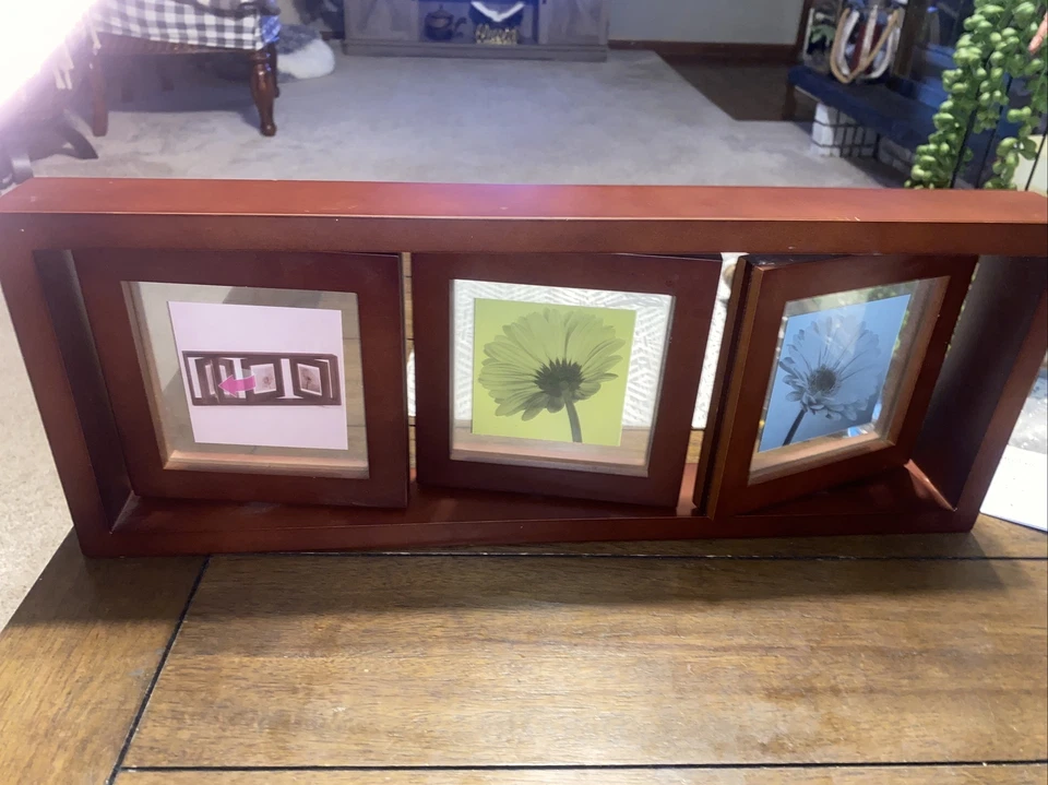 Marco de fotos de madera Umbra para 3 fotos tiene capacidad para 3-3,25"x3,25"+ flotadores 3-2"x2" Foto 3 de 4