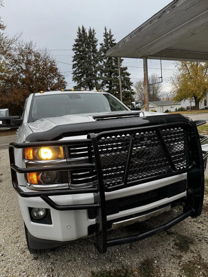 Protector de rejilla Ranch Hand Legand para 17-24 Chevy 2500/3500 Foto 2 de 3