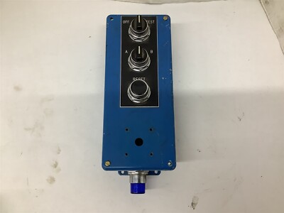 3 Button Control Station 1' T x 4-1/2'' L x 4-1/2'' W