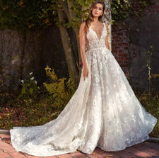 Sexy Backless V-Neck A Line Lace Wedding Dresses Luxury 3D Flowers Sleeveless