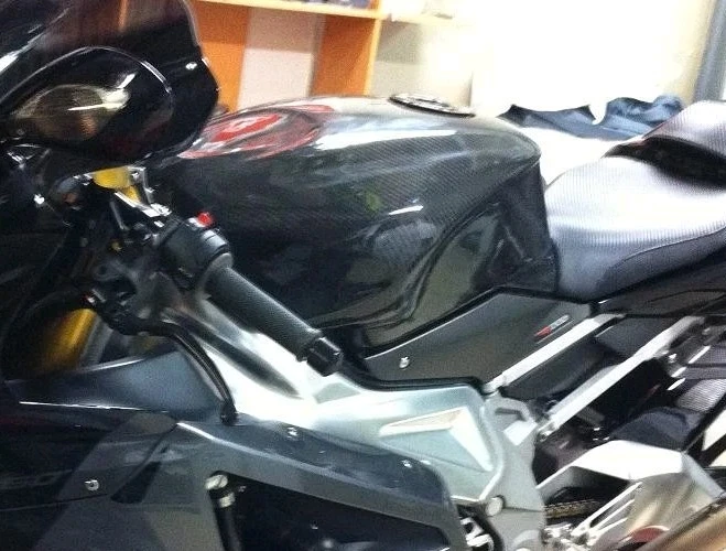 Aprilia Rsv1000 R Rsv 1000 Carbon Fiber Kevlar Fuel Tank Serbatoio Carbonio - Imagem 4 de 4
