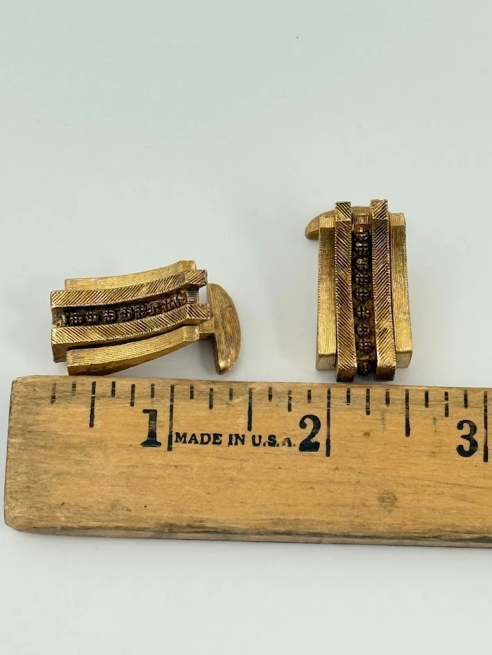 Vintage Givenchy goldfarbene strukturierte rechteckige Manschettenknöpfe Designer signiert - Bild 2 von 4